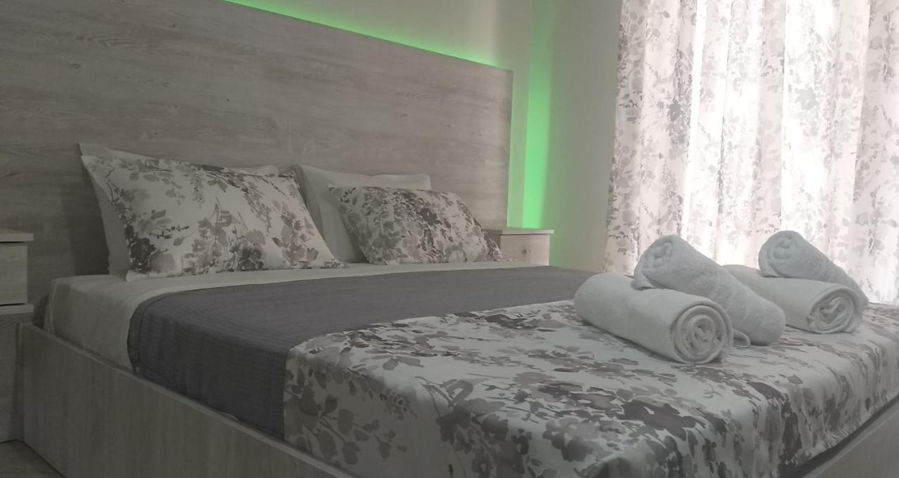 Studio Garden Apartment Nea Kallikrateia Exterior photo